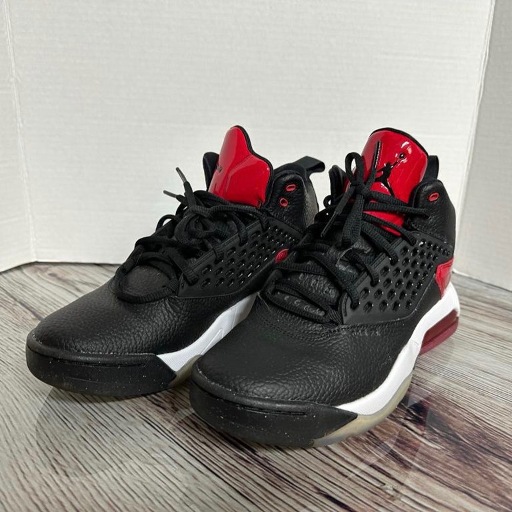 Jordan Maxin 200 Youth Size 7 Basketball Shoes CD6123-016 Black/Red/White